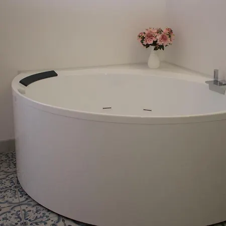 Della Bed & Breakfast 4*