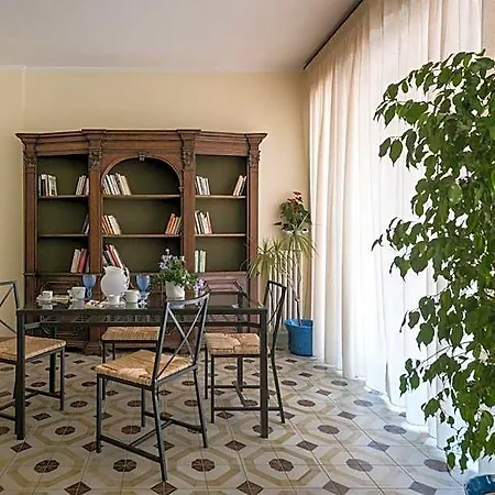 Della 4* Λέτσε