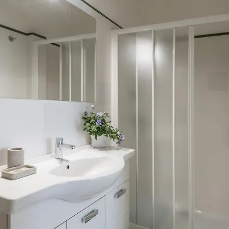 ベッド・アンド・ブレックファスト Della 4*